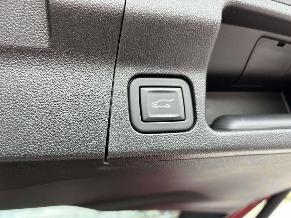 Certified 2021 GMC Acadia AT4 w/ Technology Package AWD/4WD image 18