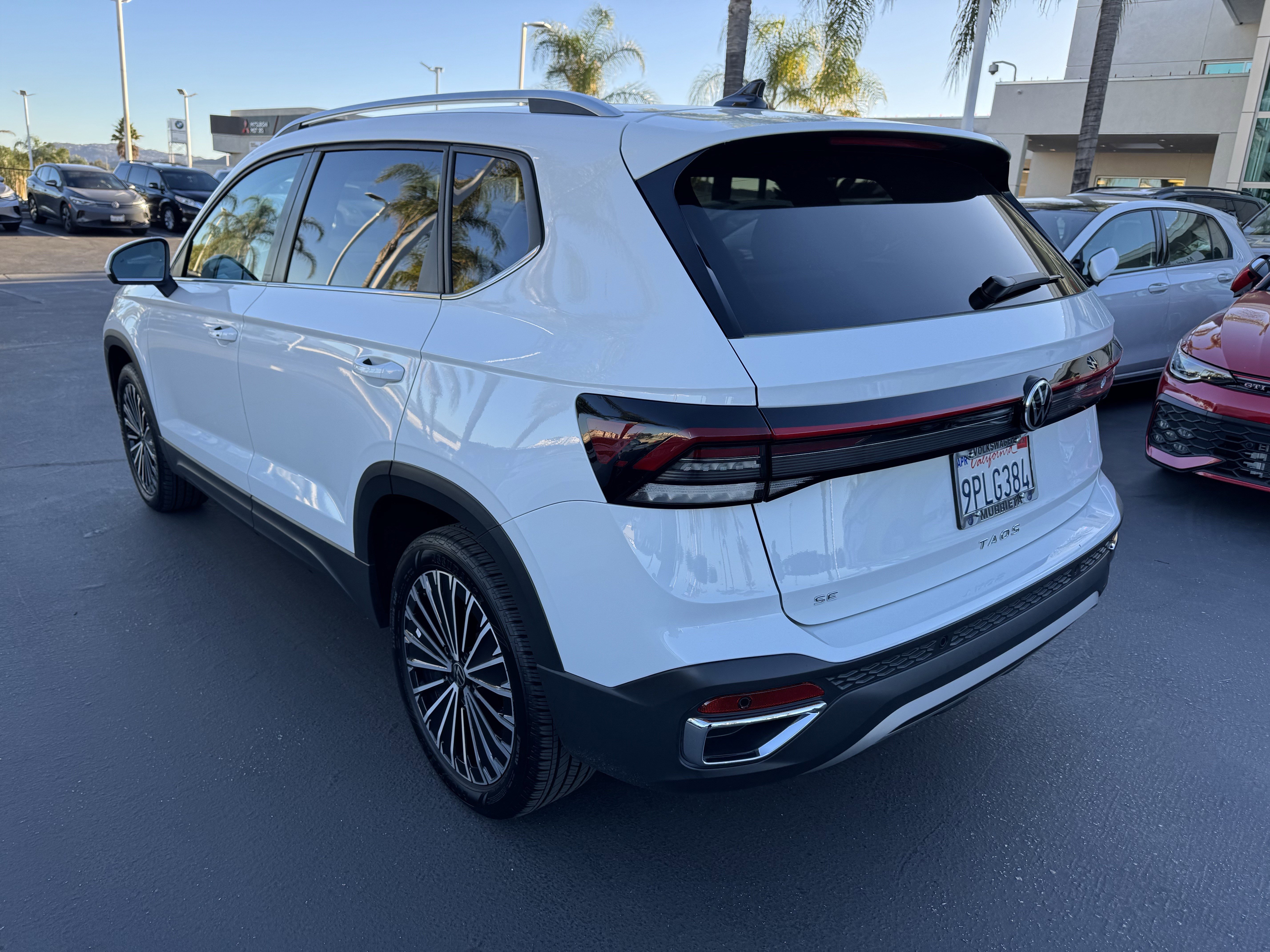 Certified 2025 Volkswagen Taos SE image 8