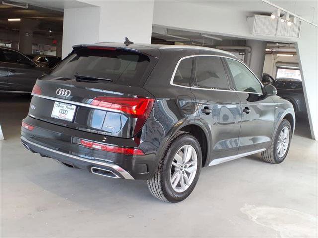 Used 2023 Audi Q5 2.0T Premium w/ Convenience Package image 4