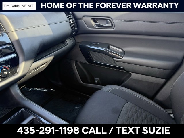 Used 2023 Nissan Pathfinder SV w/ SV Premium Package image 12