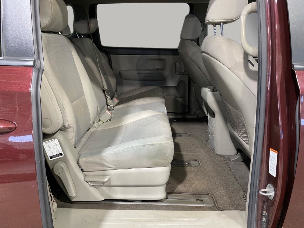 Used 2019 Kia Sedona LX FWD image 28