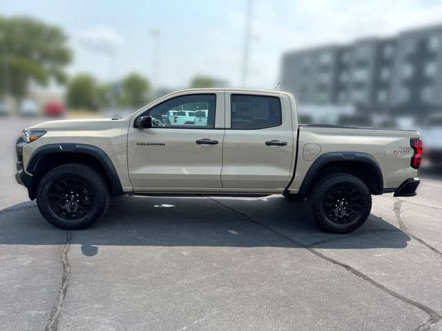 Used 2024 Chevrolet Colorado Trail Boss w/ Technology Package AWD/4WD image 2