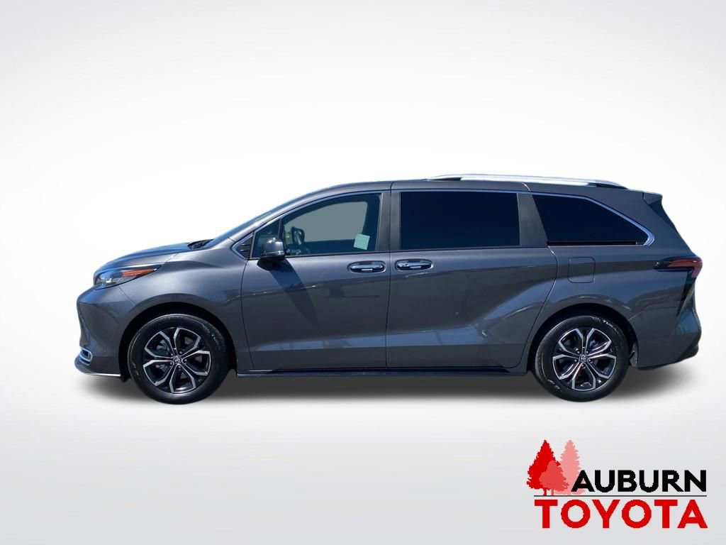Used 2025 Toyota Sienna Platinum AWD/4WD image 3
