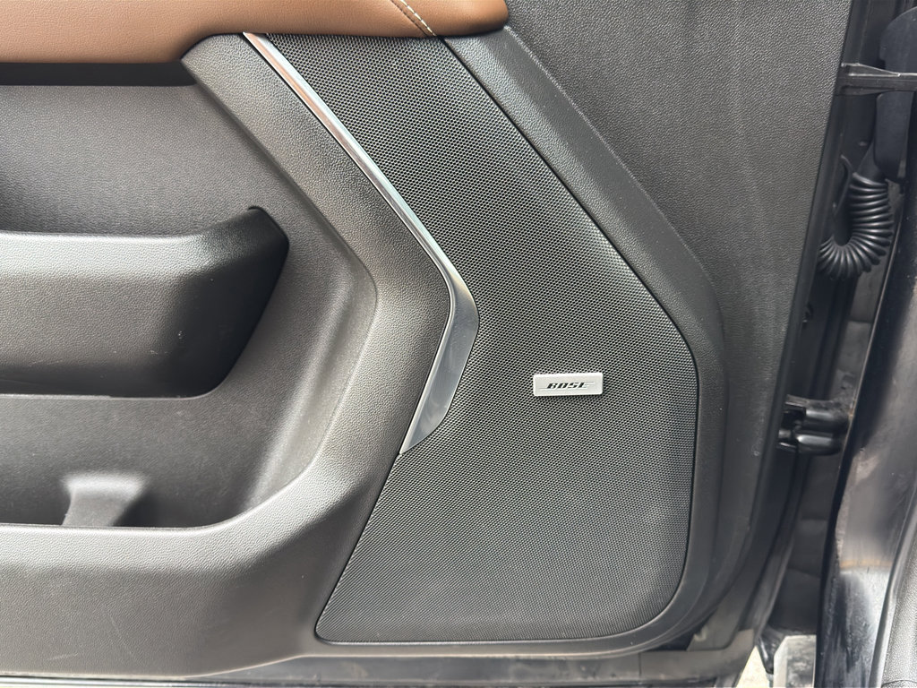 Used 2023 Chevrolet Suburban High Country image 15