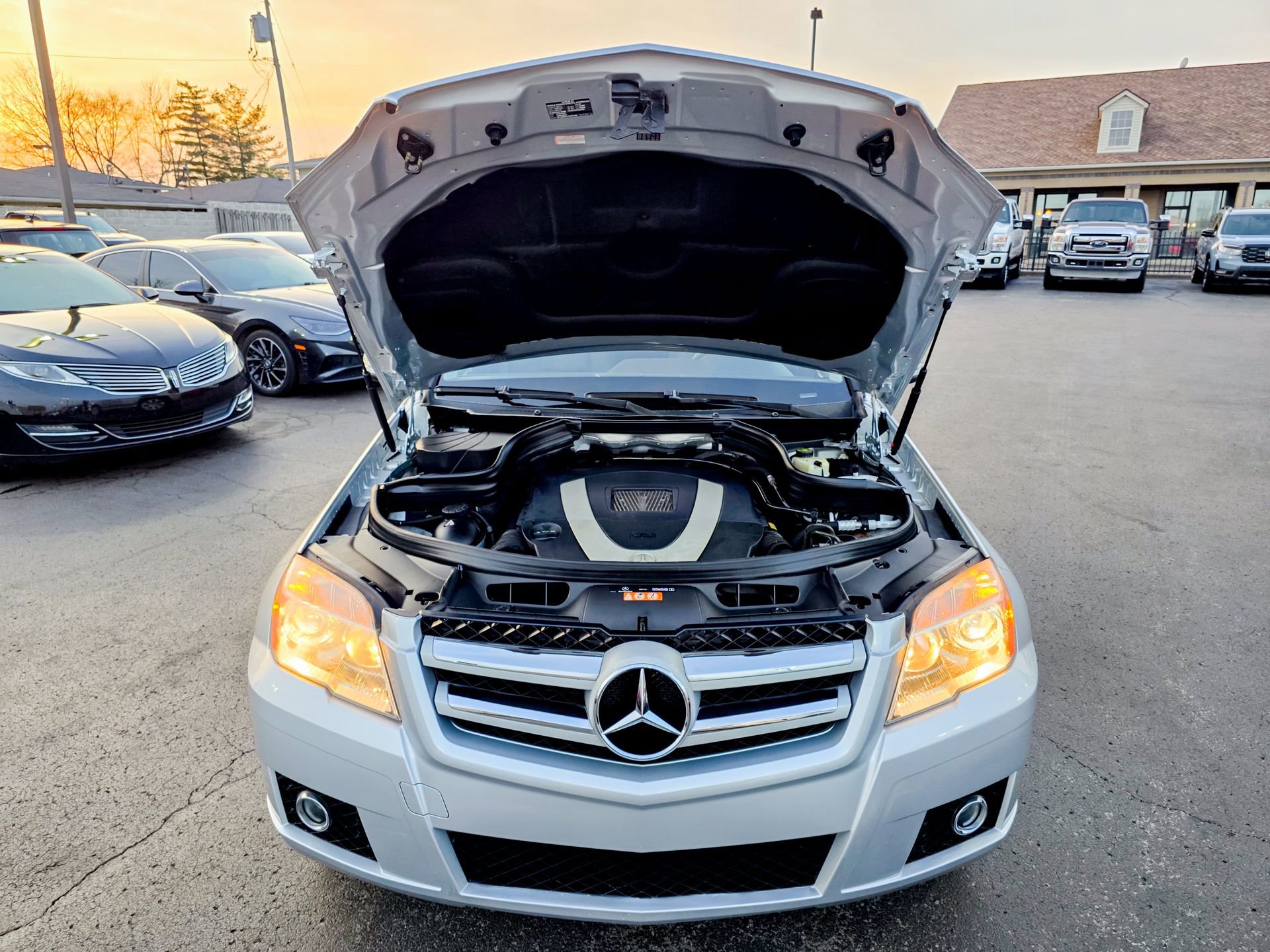 Used 2010 Mercedes-Benz GLK 350 4MATIC image 41