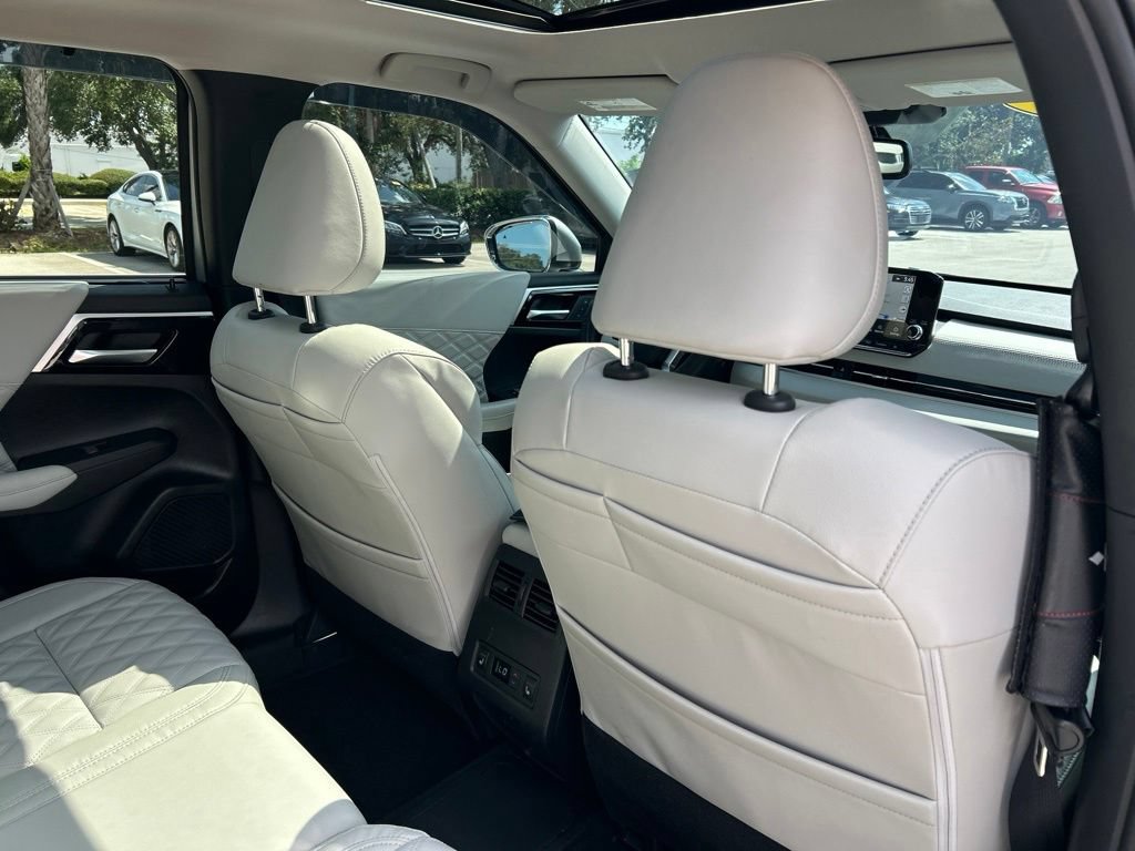Used 2025 Mitsubishi Outlander 4WD Plug-In Hybrid image 47