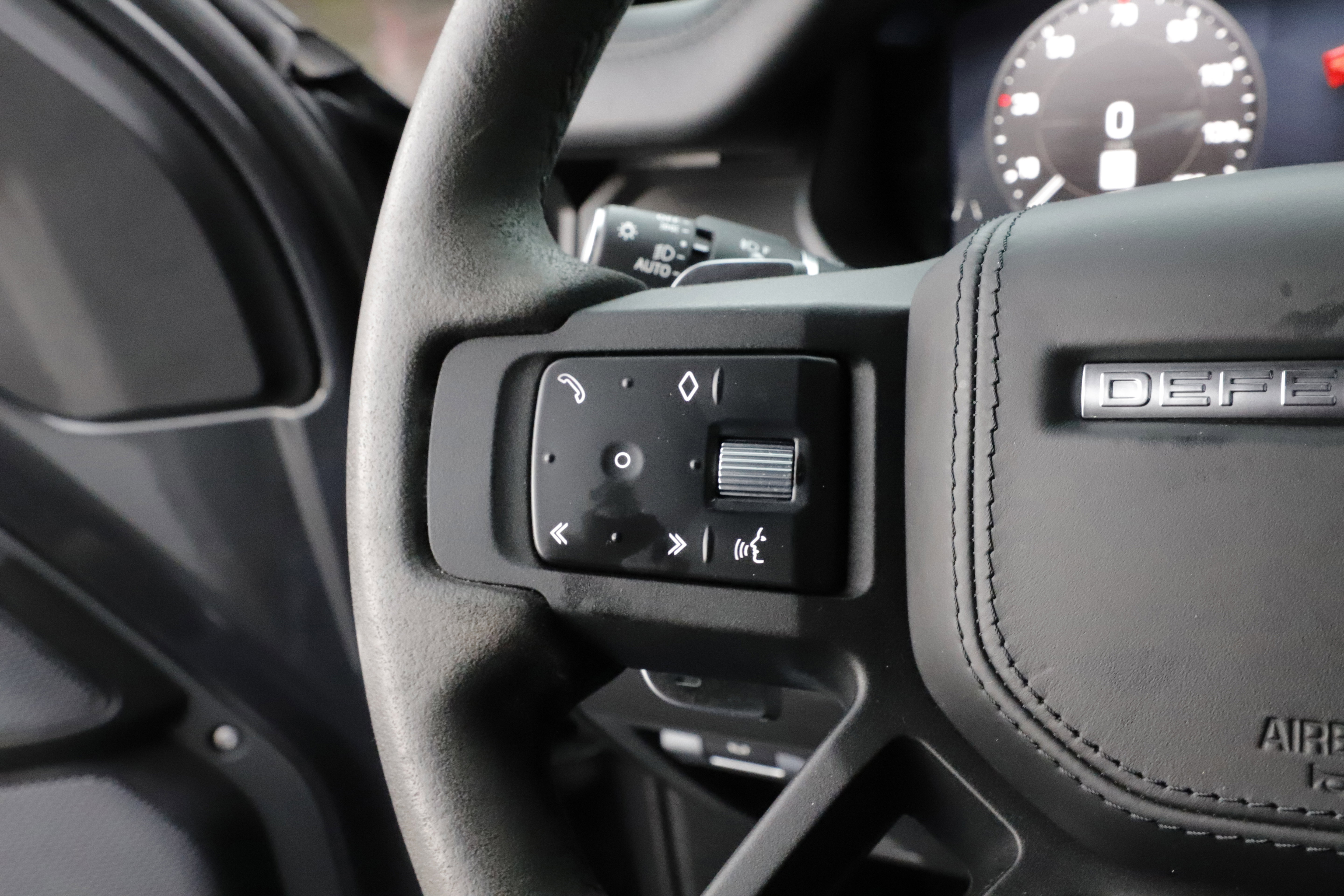 Used 2023 Land Rover Defender 90 Carpathian Edition image 18