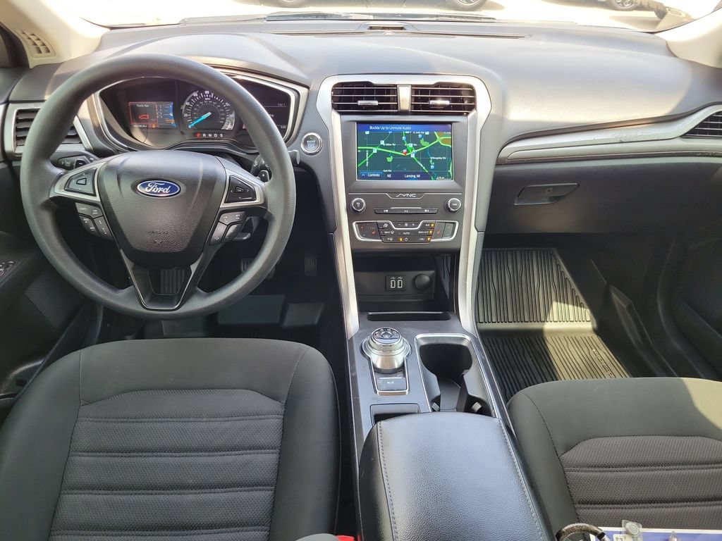 Used 2020 Ford Fusion SE AWD/4WD image 33