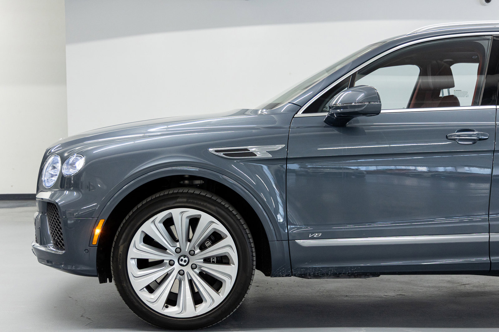 Used 2022 Bentley Bentayga image 14