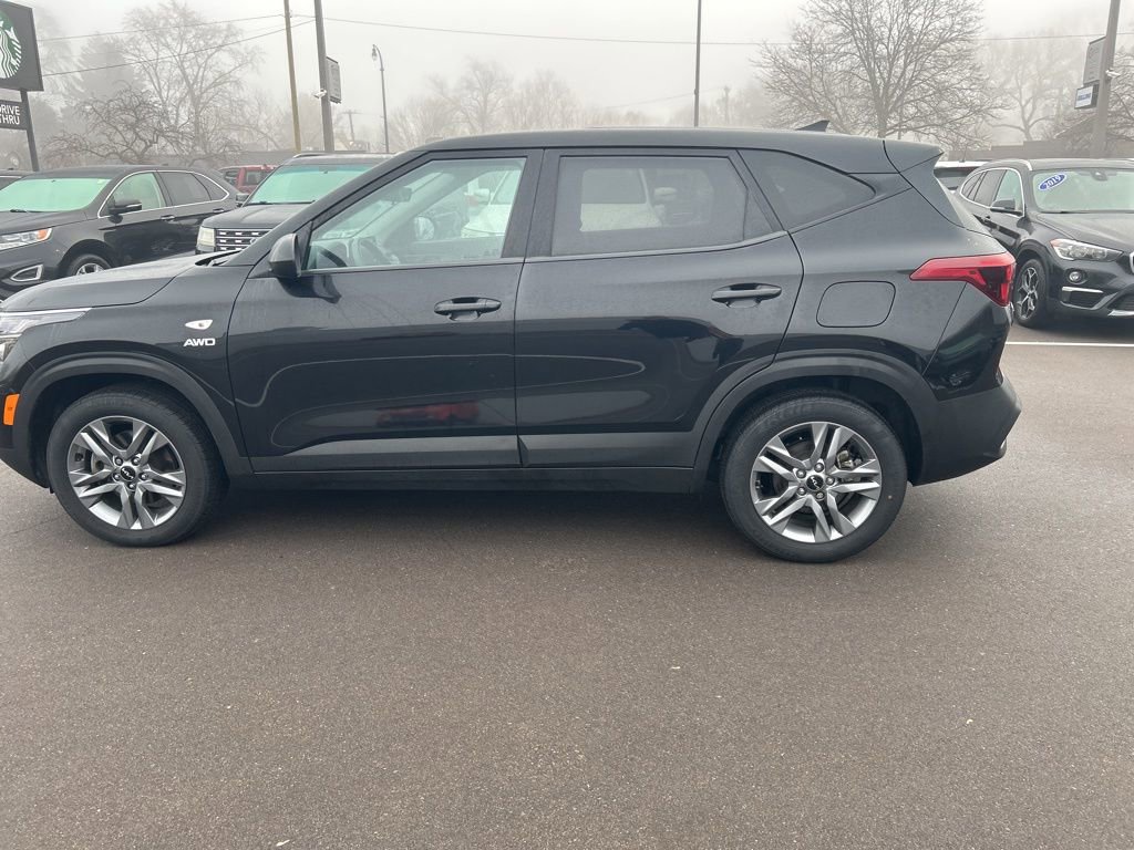 Used 2023 Kia Seltos LX image 8