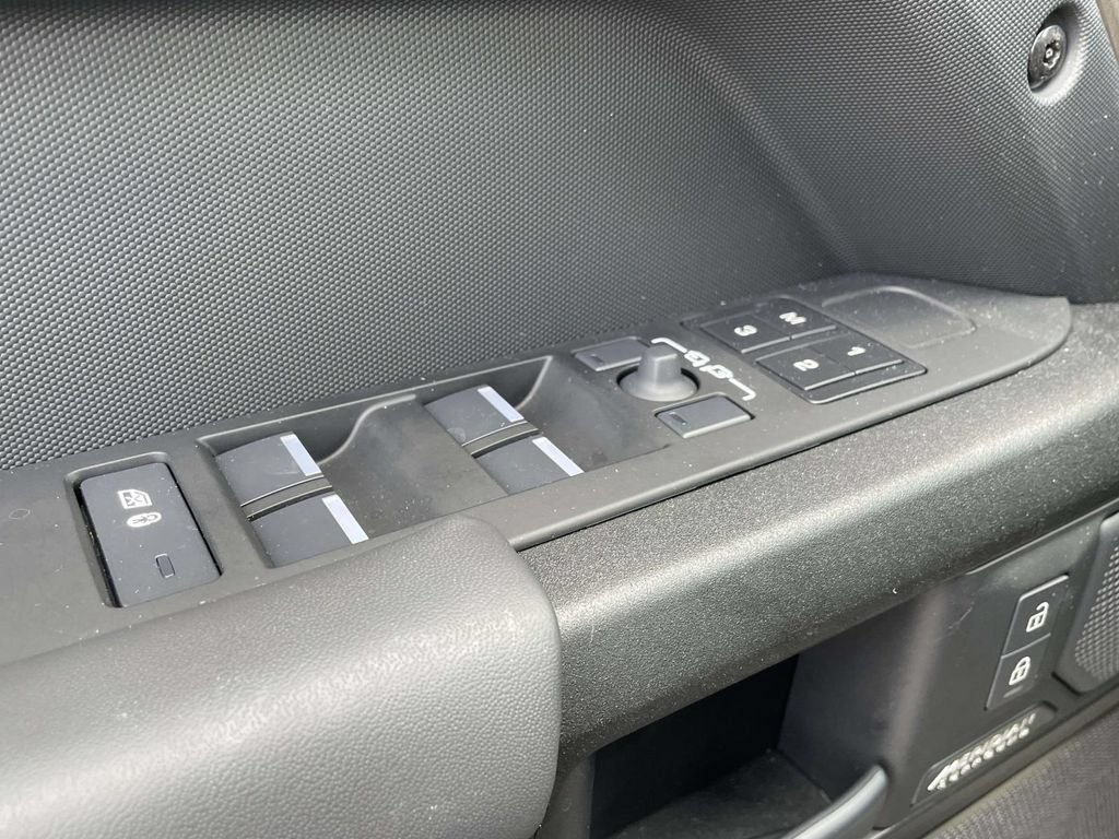 Certified 2025 Land Rover Defender 110 AWD/4WD image 32