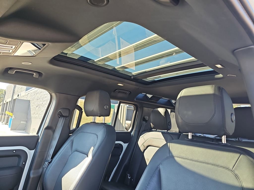 Used 2023 Land Rover Defender 110 S image 35