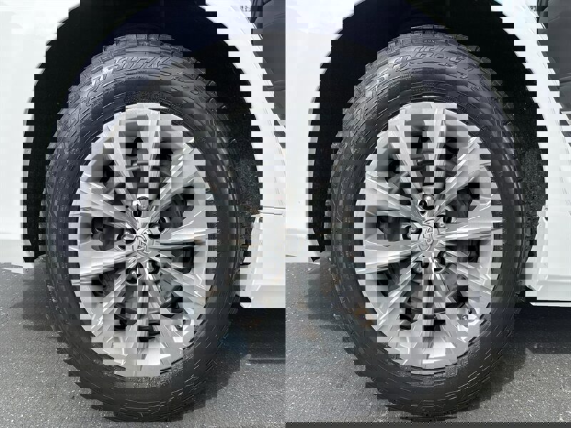 Used 2017 Toyota Camry LE image 17