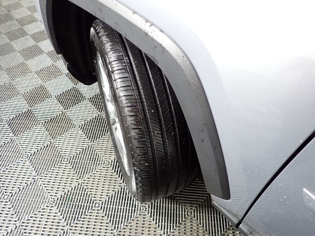 Used 2023 Toyota RAV4 XLE Premium image 47