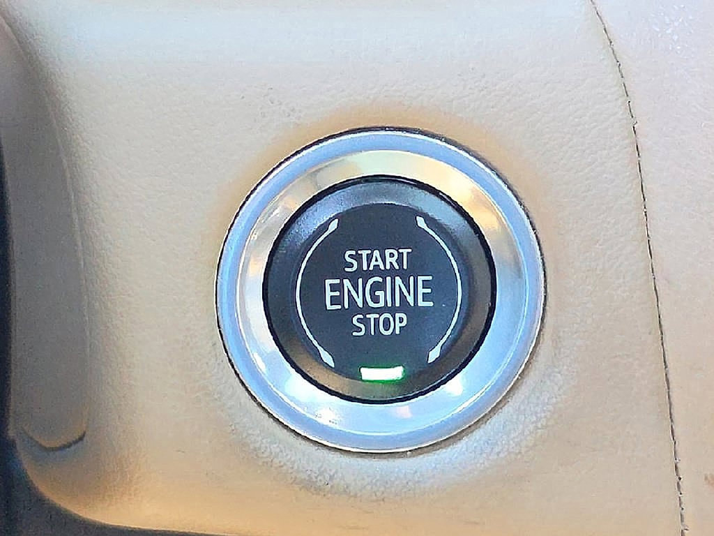 Used 2023 Chevrolet Tahoe Premier AWD/4WD image 25