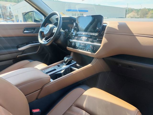 Used 2025 Nissan Pathfinder Platinum image 6