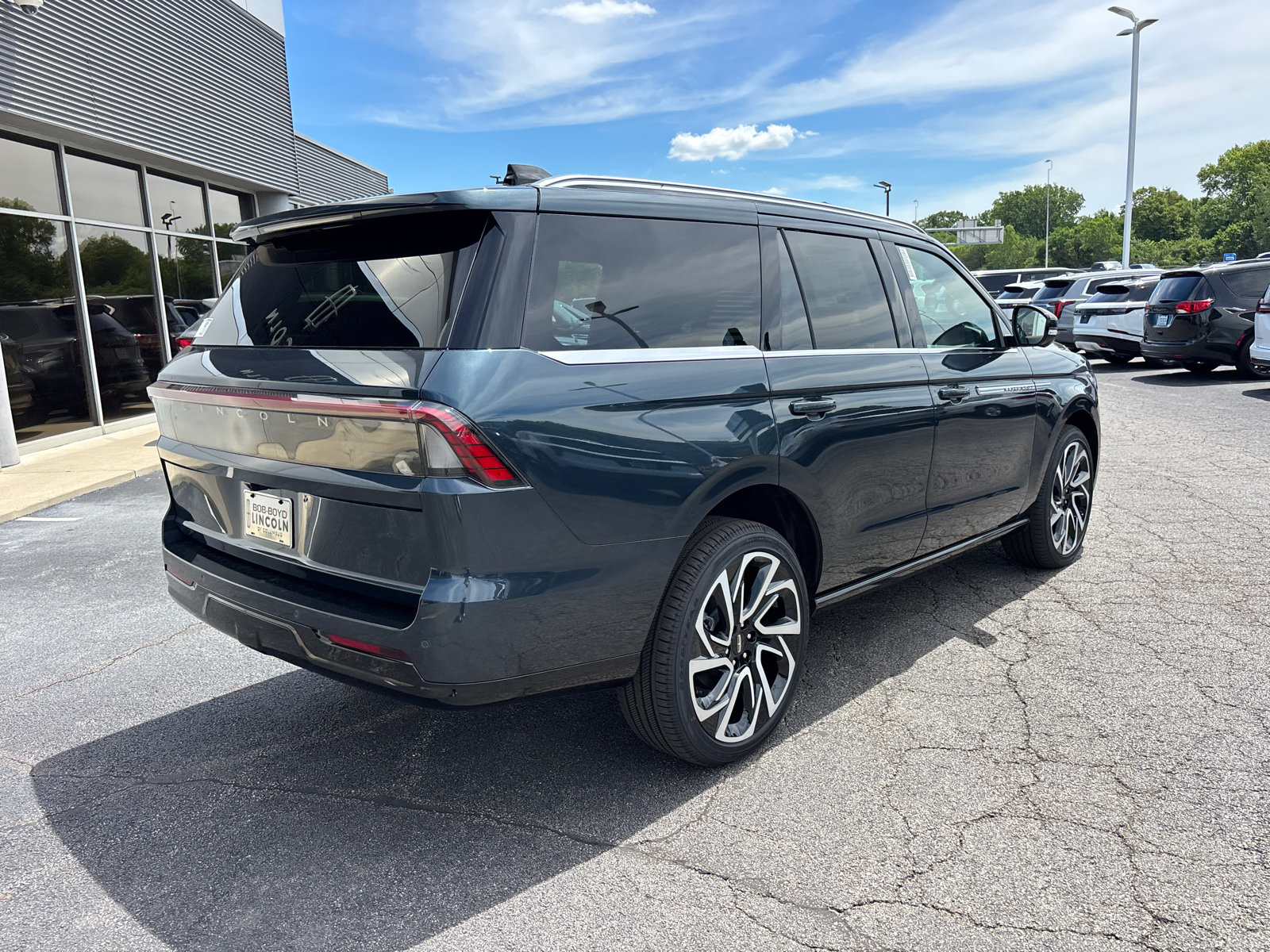 New 2026 Lincoln Navigator Reserve AWD/4WD image 7
