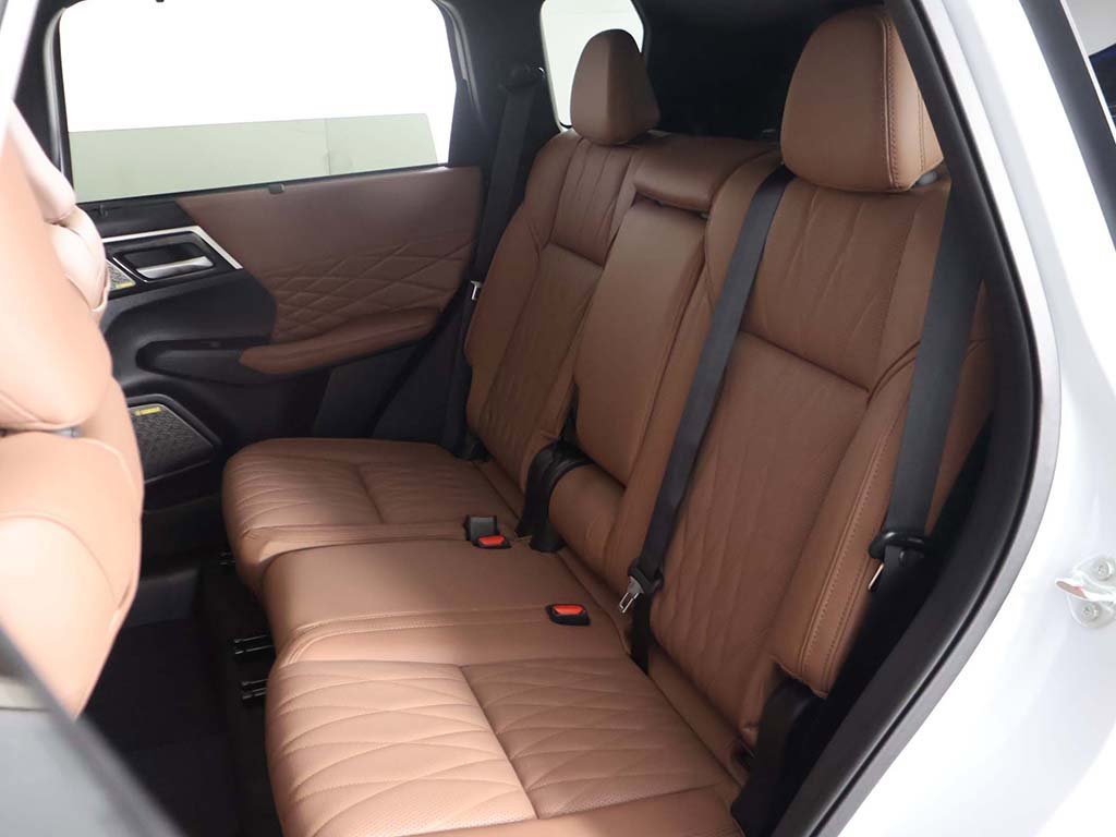 New 2026 Mitsubishi Outlander SEL image 38