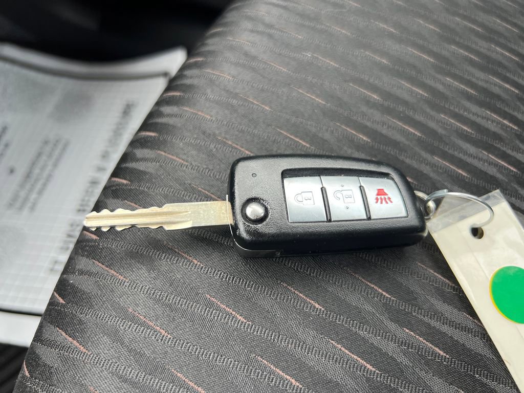 Used 2017 Nissan Rogue S image 27