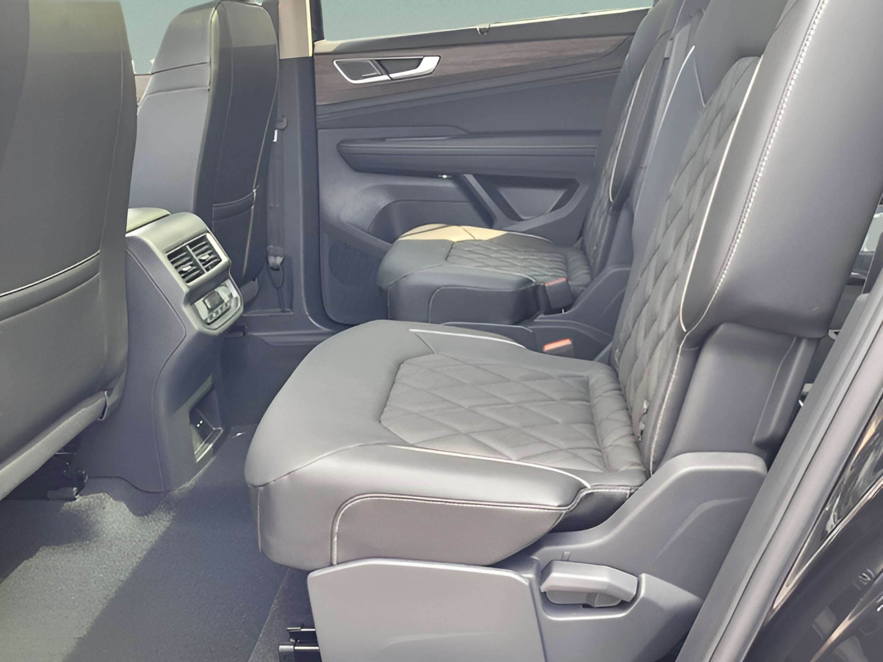 New 2026 Volkswagen Atlas SEL Premium R-Line image 10