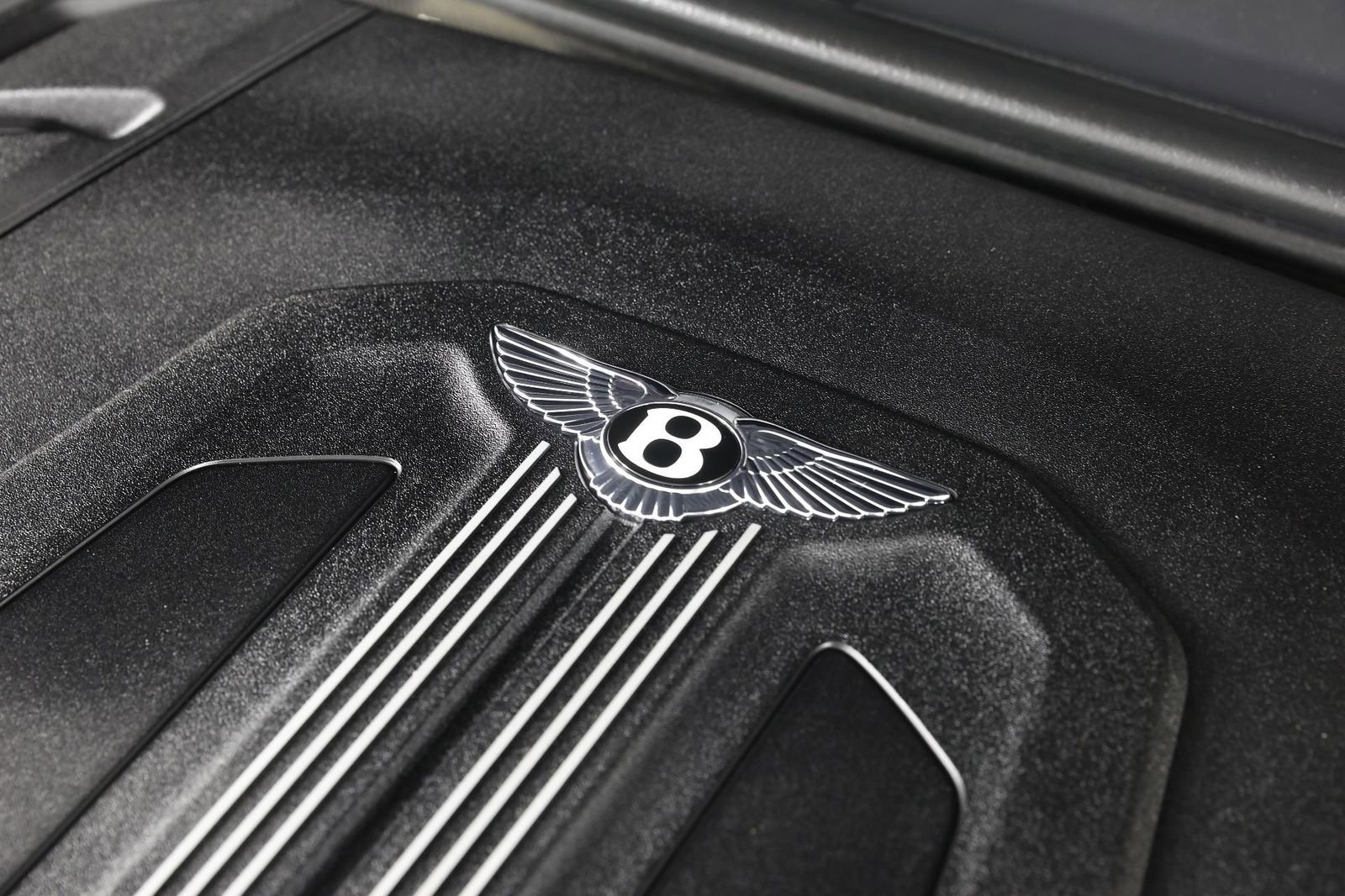 Used 2022 Bentley Bentayga AWD/4WD image 37