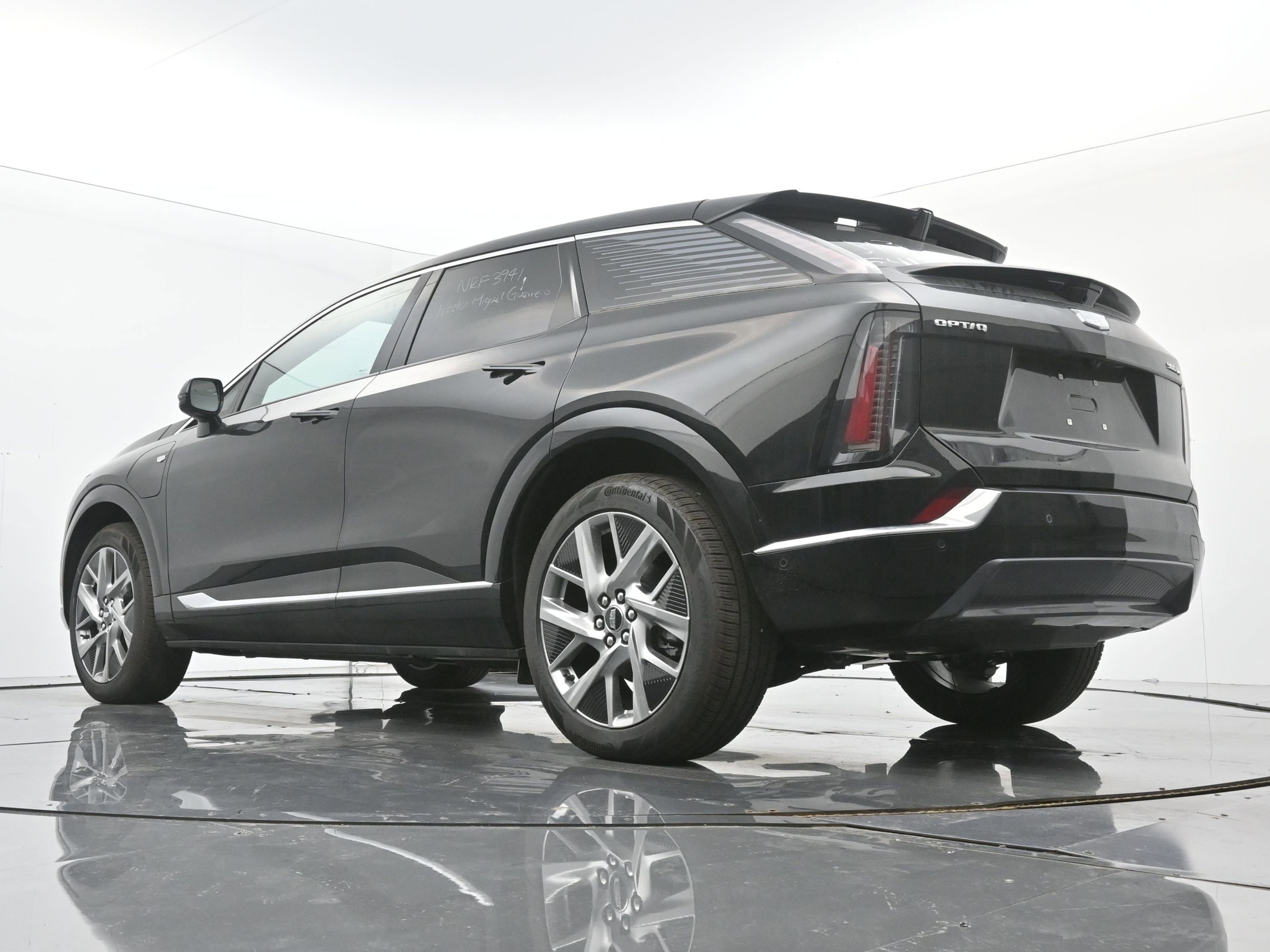 New 2025 Cadillac Optiq Luxury 2 w/ LPO, Floor Liner Package image 17