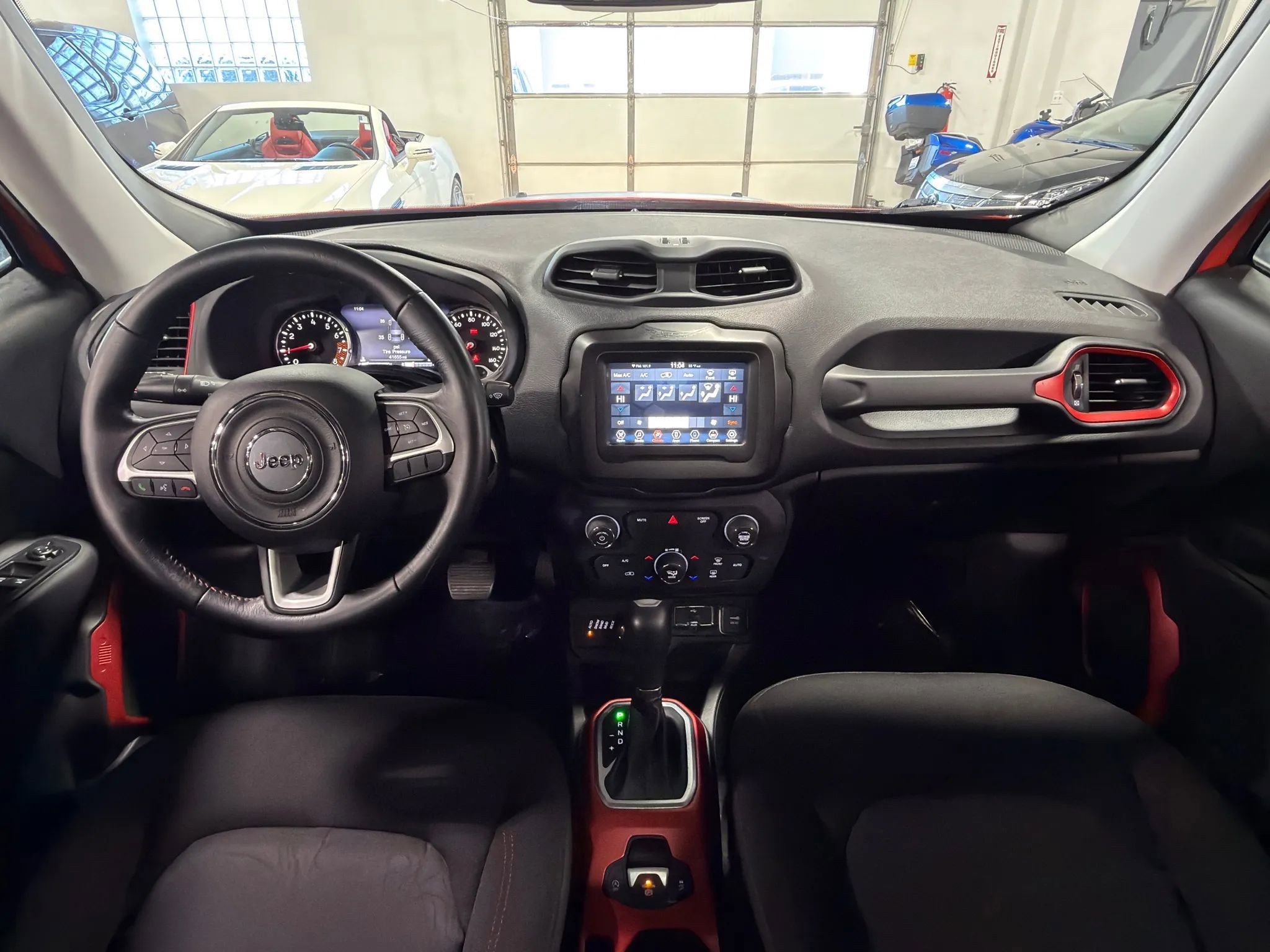 Used 2019 Jeep Renegade Trailhawk AWD/4WD image 2