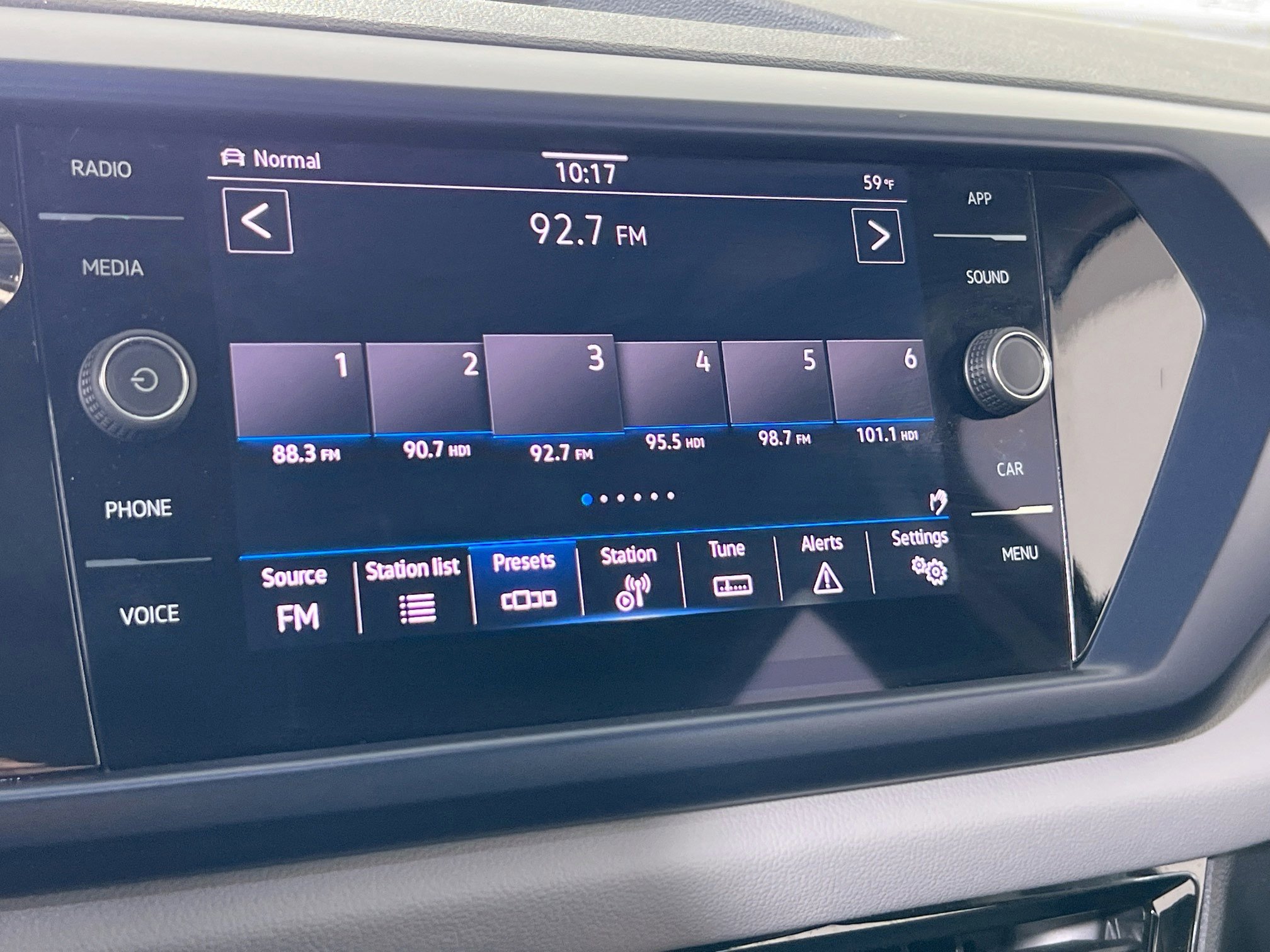 Used 2023 Volkswagen Taos SE AWD/4WD image 14