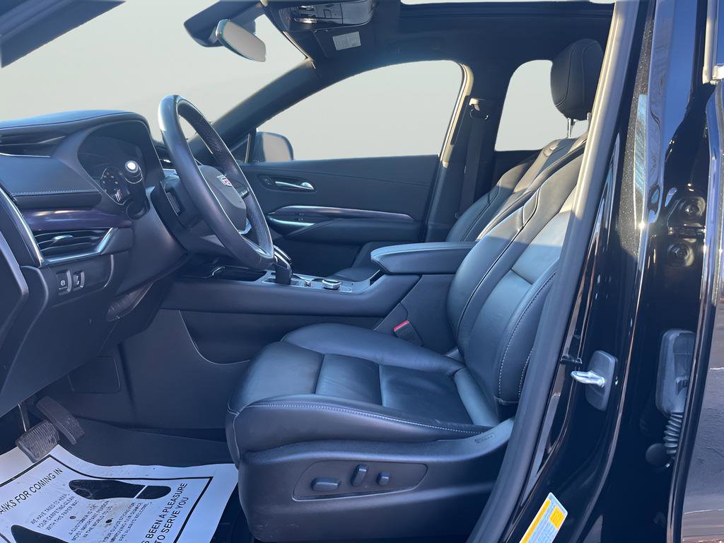 Used 2023 Cadillac XT4 Luxury w/ Cold Weather Package image 17