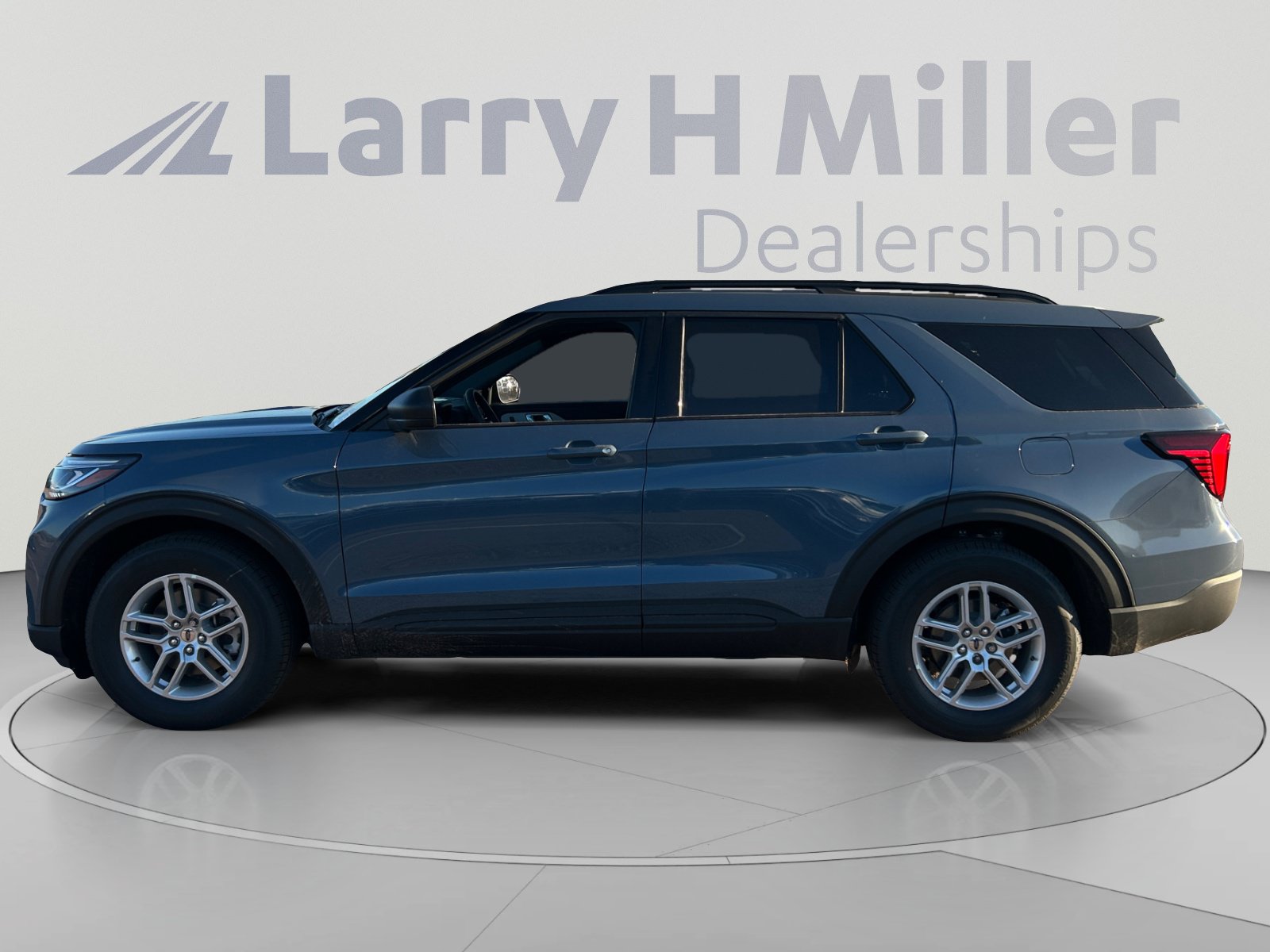 New 2027 Ford Explorer Active RWD image 2