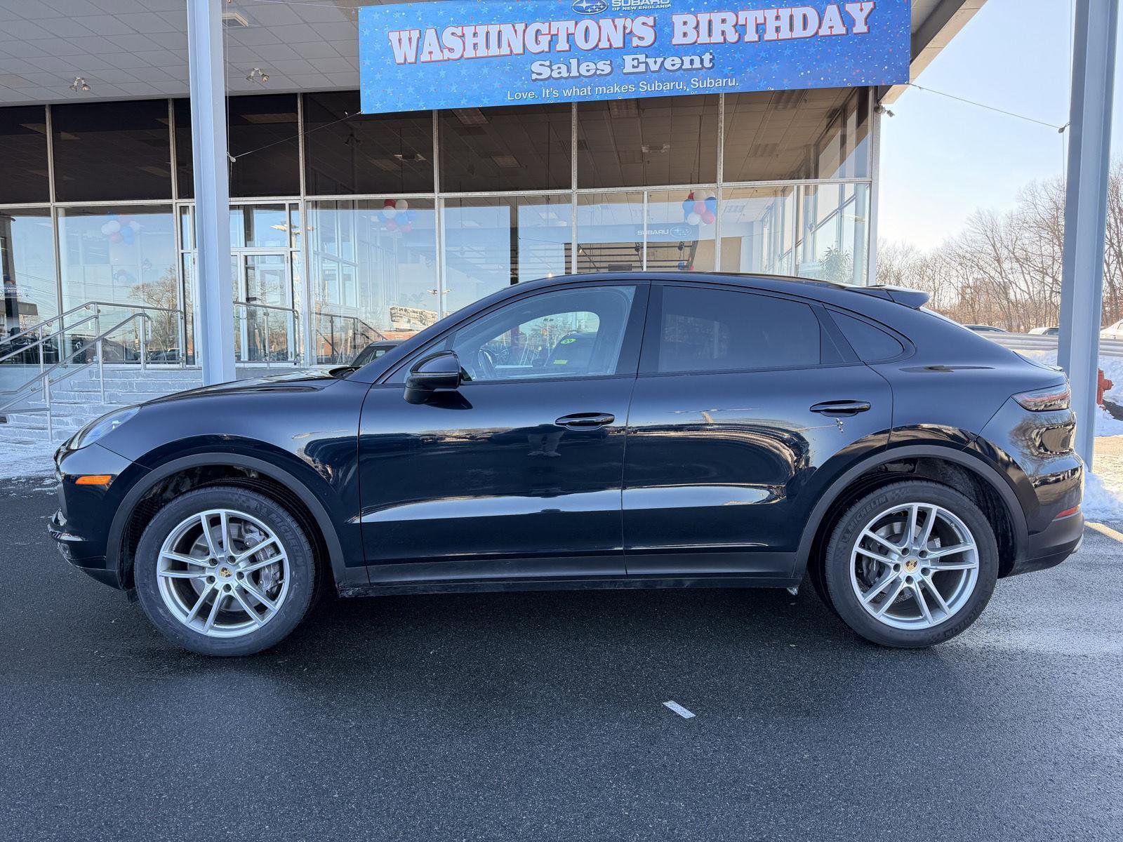 Used 2023 Porsche Cayenne image 2