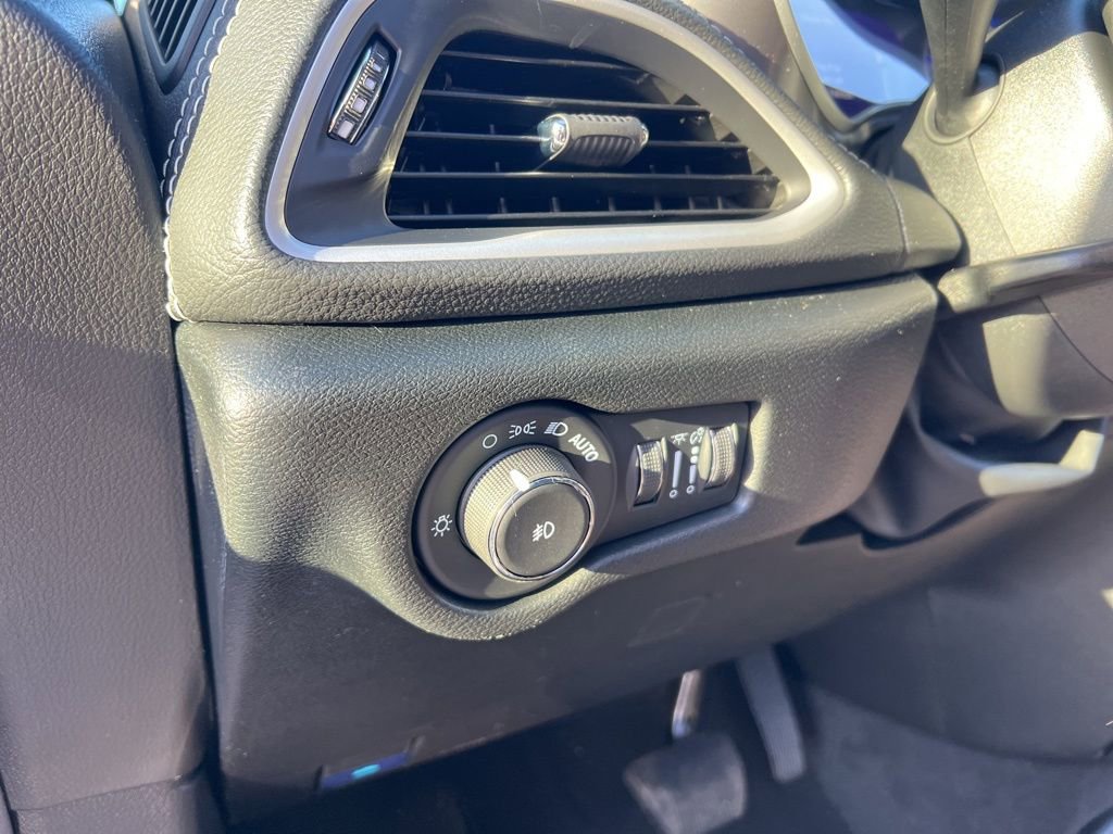 New 2026 Chrysler Pacifica Select FWD image 21