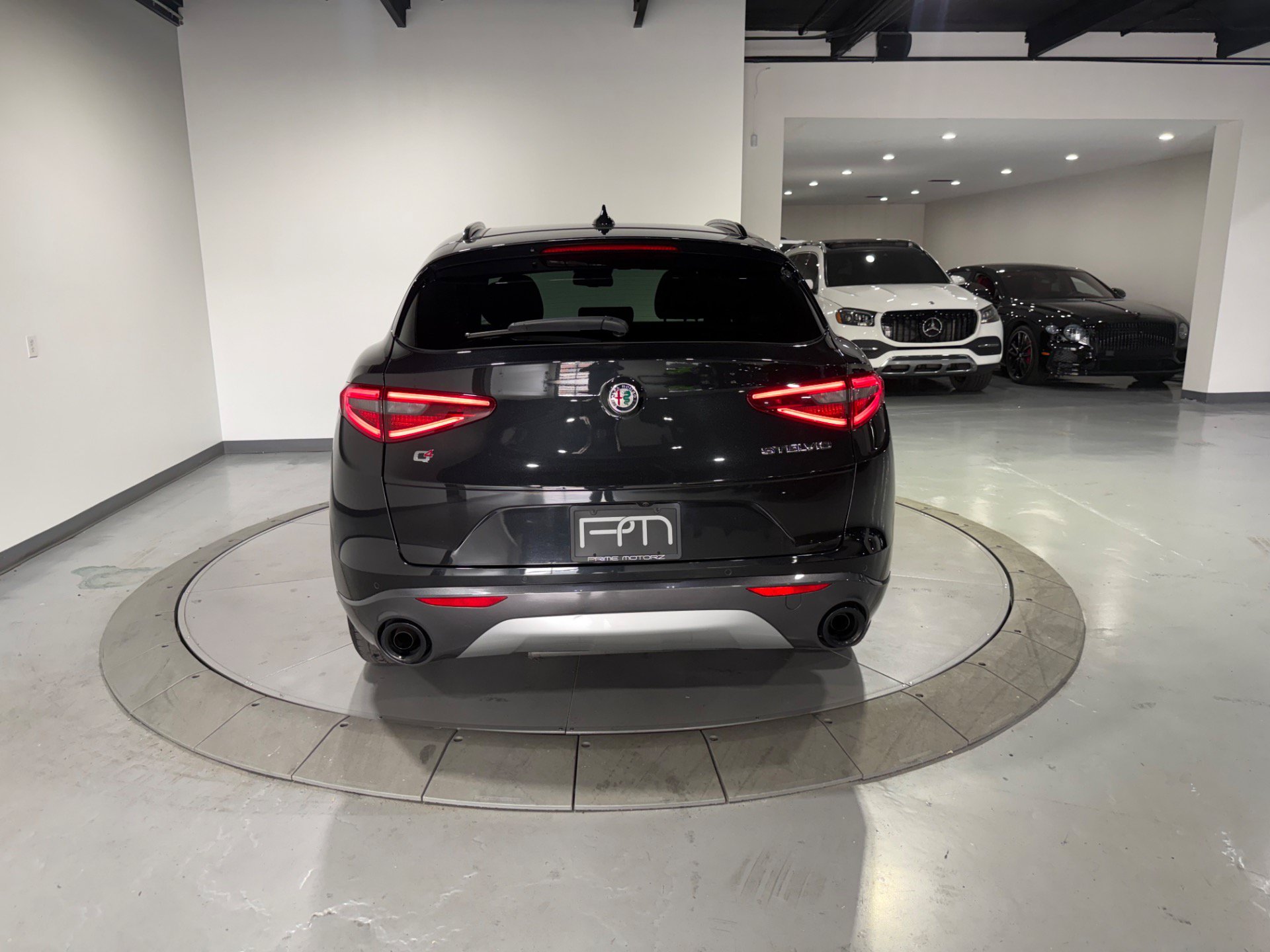Used 2023 Alfa Romeo Stelvio Ti AWD/4WD image 11