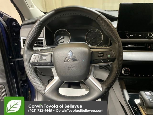 Used 2025 Mitsubishi Outlander SE image 14