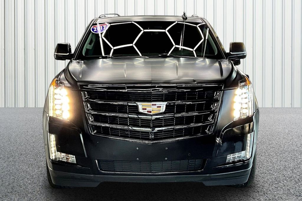 Used 2017 Cadillac Escalade Luxury AWD/4WD image 2