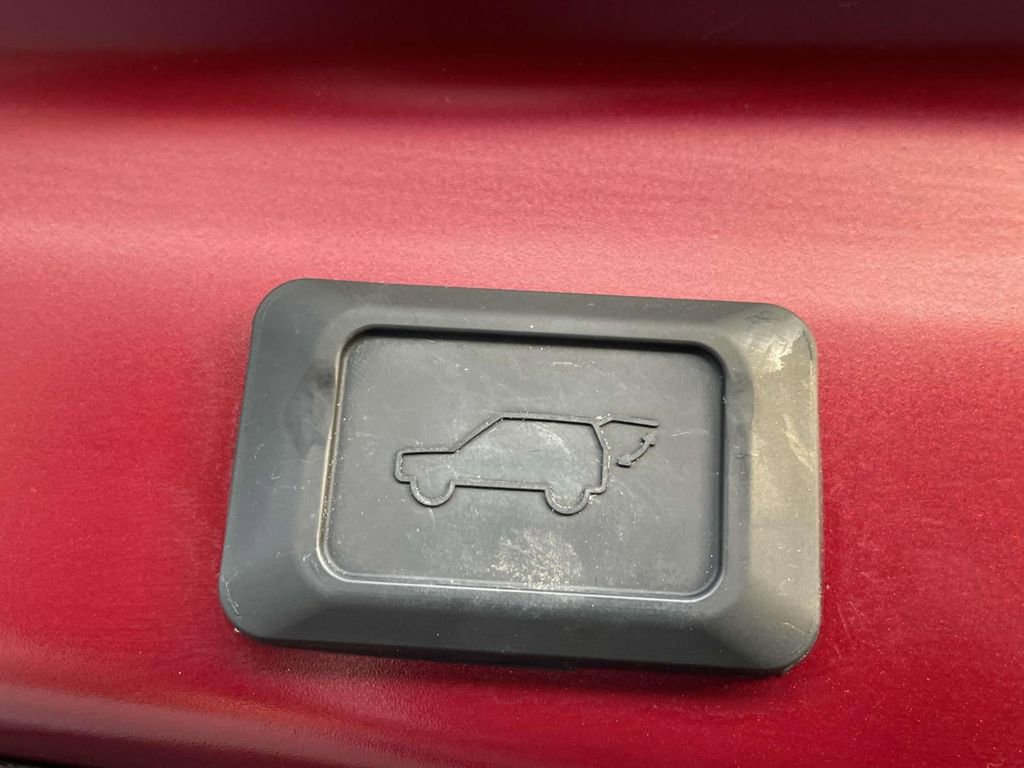 Used 2020 Toyota RAV4 XLE Premium image 11