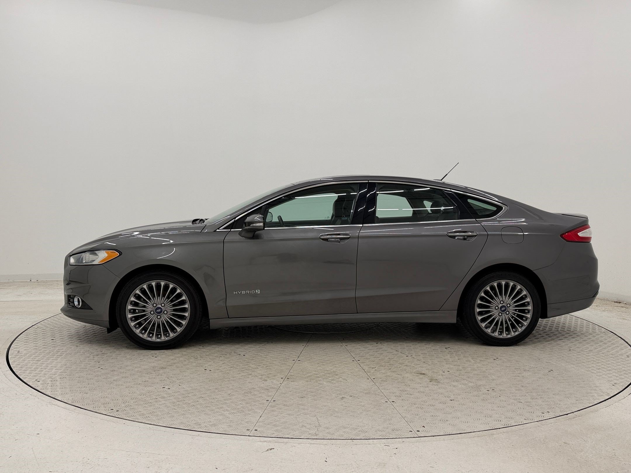 Used 2014 Ford Fusion Titanium FWD image 2