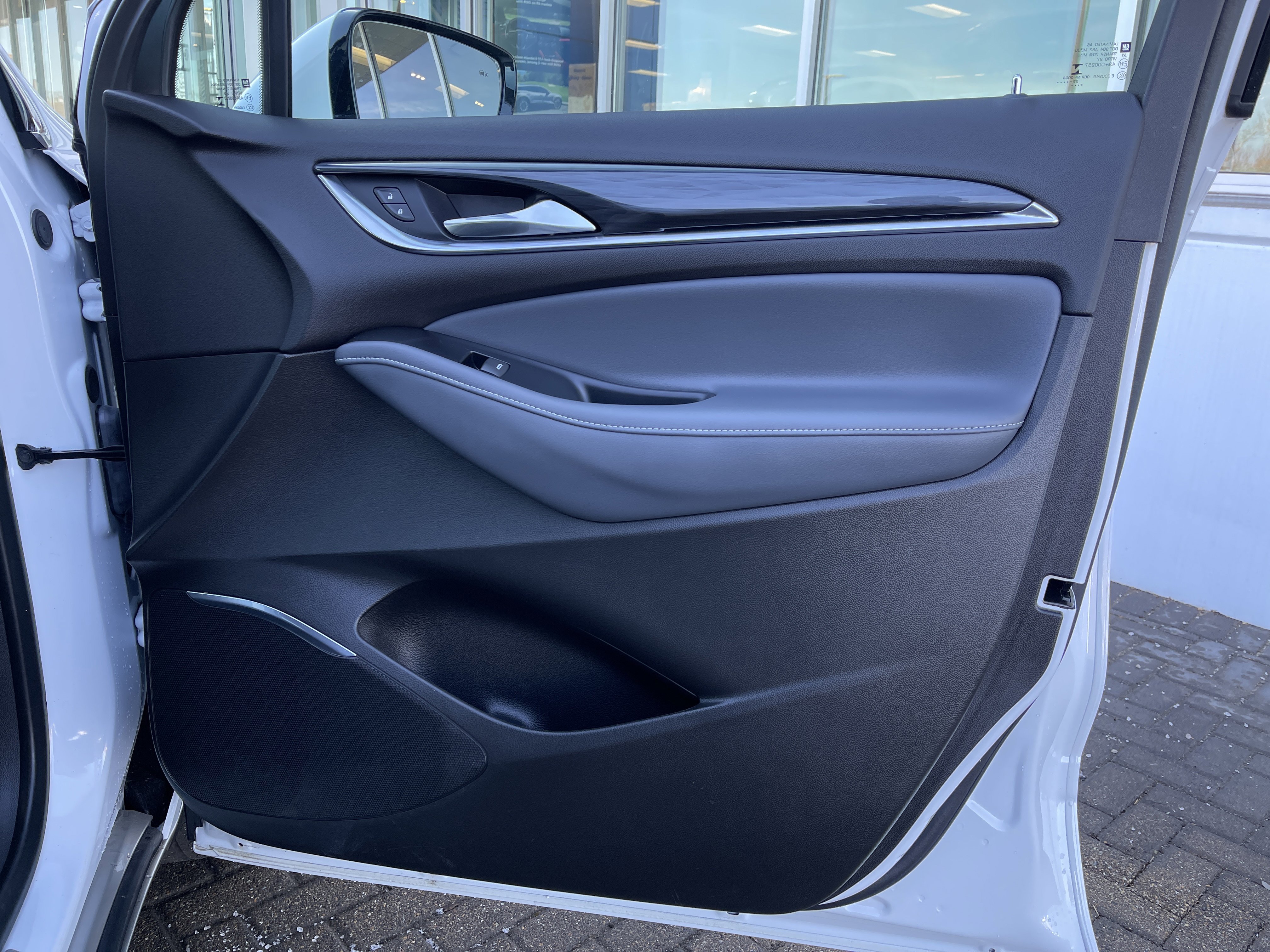 Used 2023 Buick Enclave Essence image 33