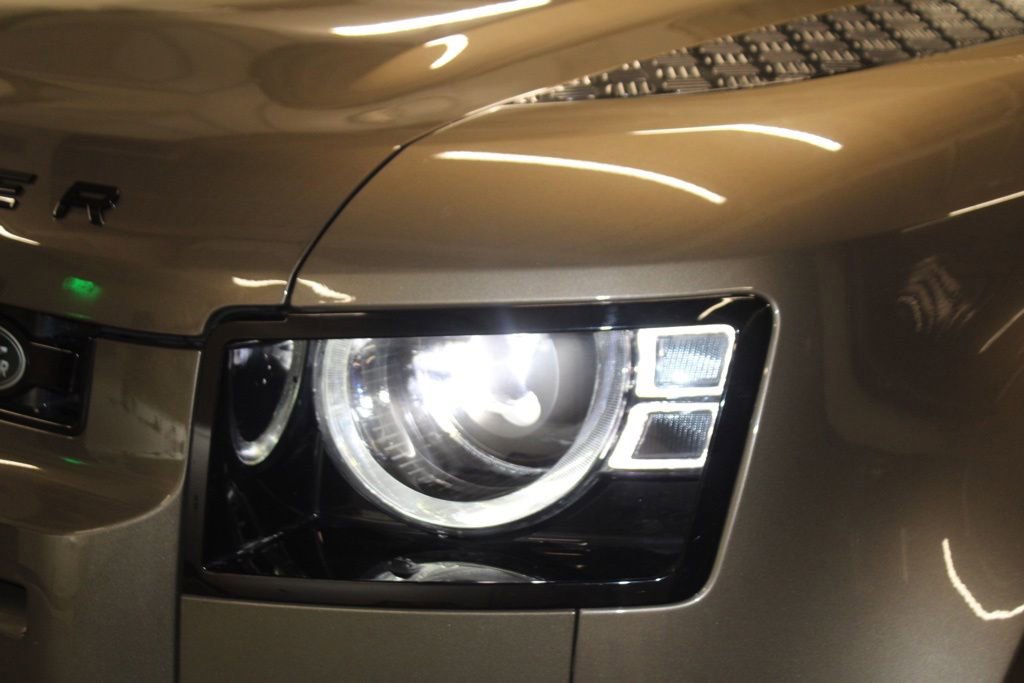 Used 2024 Land Rover Defender 110 SE AWD/4WD image 11