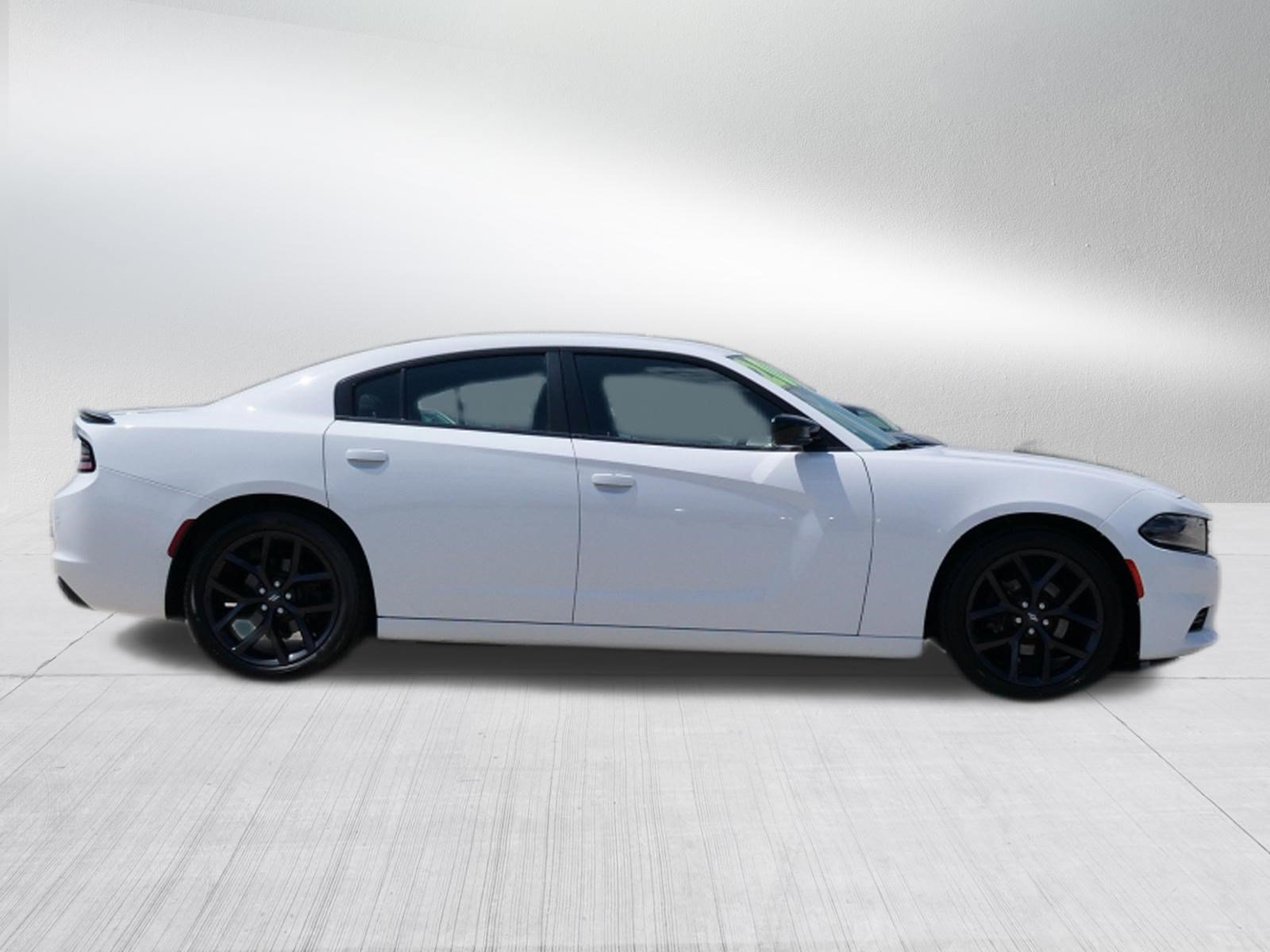 Used 2020 Dodge Charger SXT w/ Blacktop Package RWD image 2