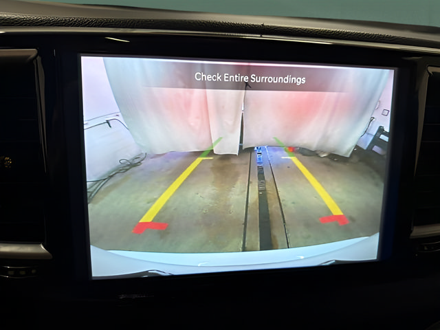 Used 2025 Chrysler Pacifica Limited FWD image 23
