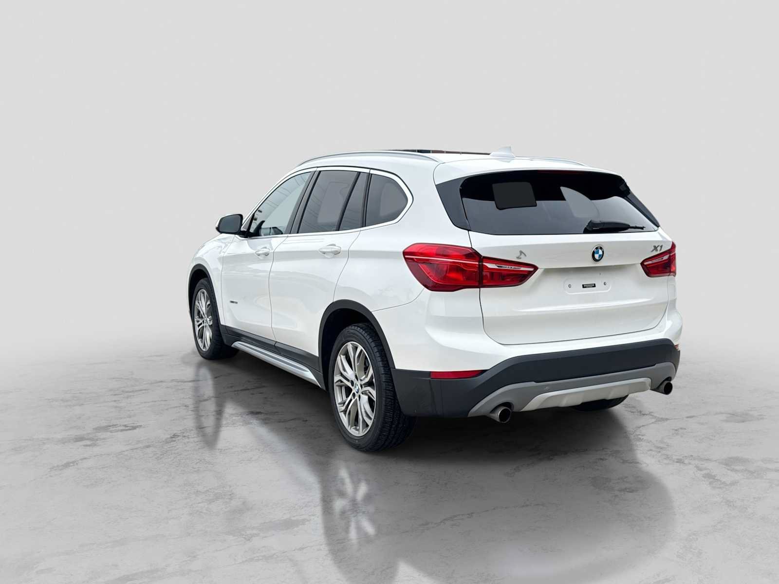 Used 2017 BMW X1 sDrive28i FWD image 4