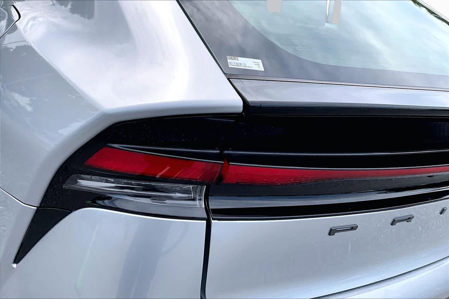 Used 2025 Toyota Prius XLE FWD image 28