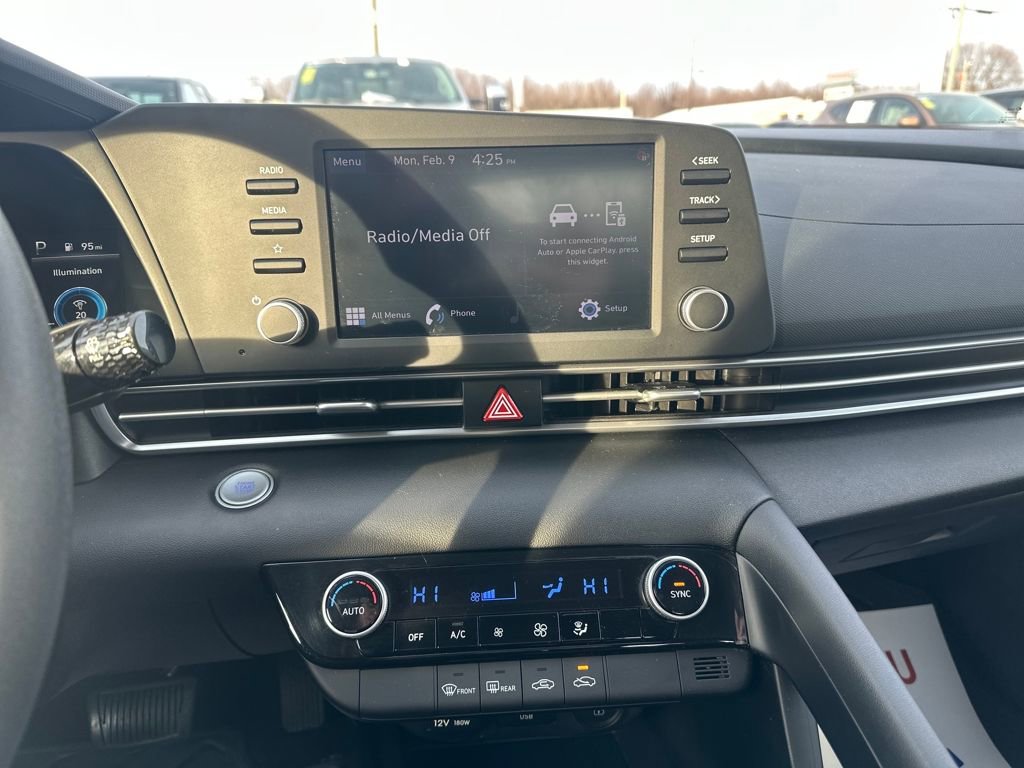 Used 2023 Hyundai Elantra SEL image 22