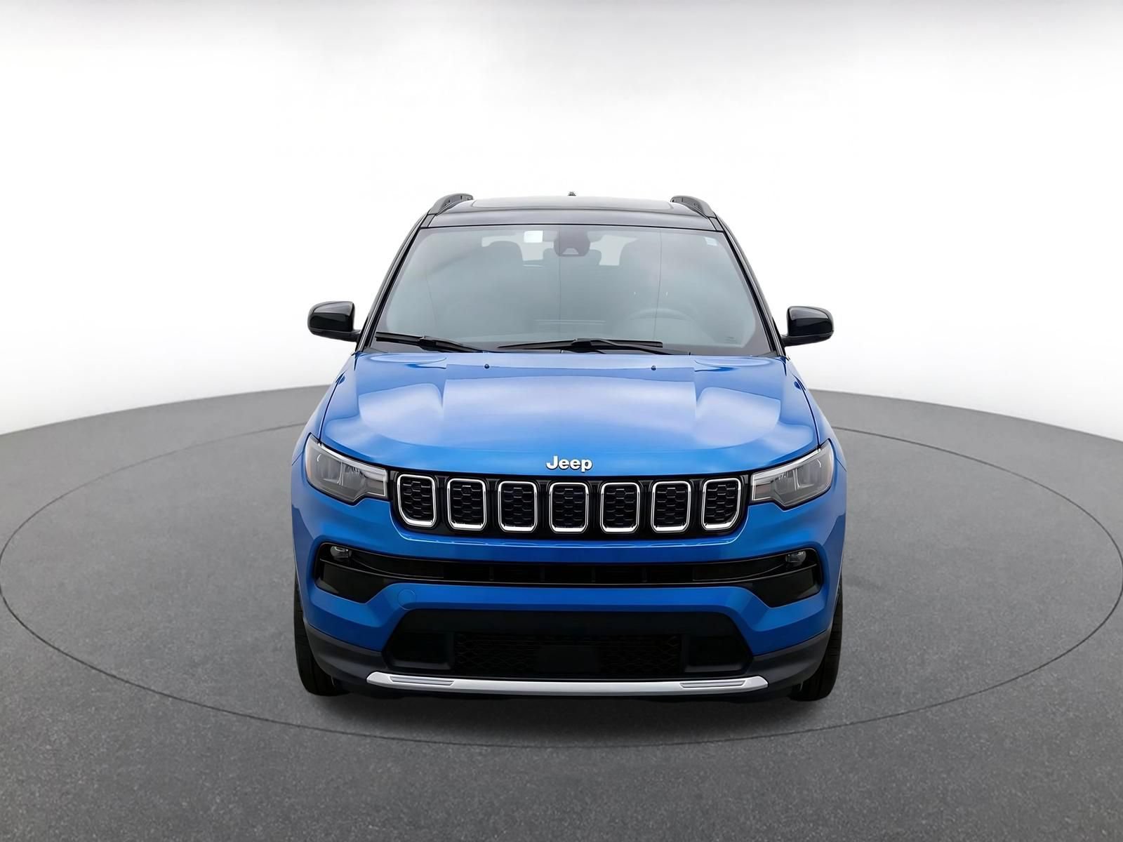 Used 2025 Jeep Compass Limited AWD/4WD image 2