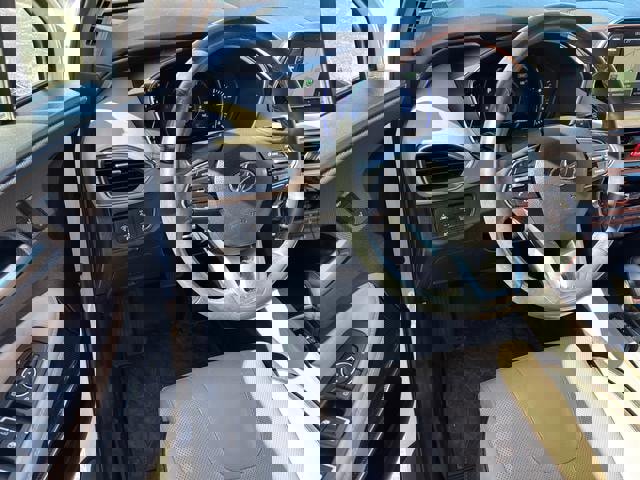 Used 2020 Hyundai Santa Fe Limited image 10