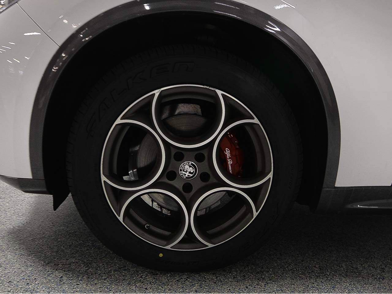 Used 2023 Alfa Romeo Stelvio Ti AWD/4WD image 5