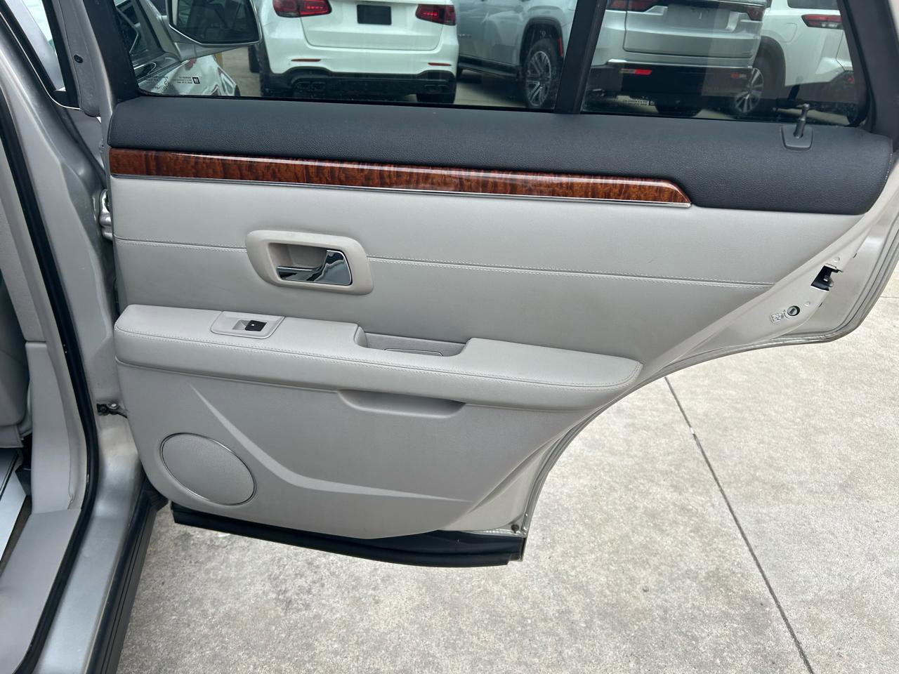 Used 2008 Cadillac SRX AWD w/ Utility Package image 15