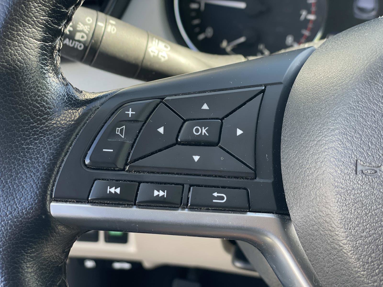 Used 2021 Nissan Rogue Sport SV image 4