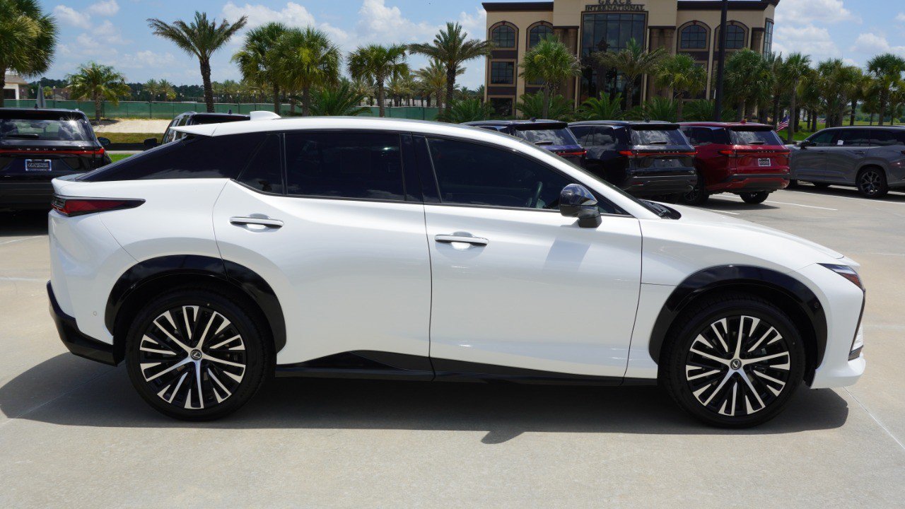 Certified 2024 Lexus RZ 450e Premium w/ Technology Package AWD/4WD image 4